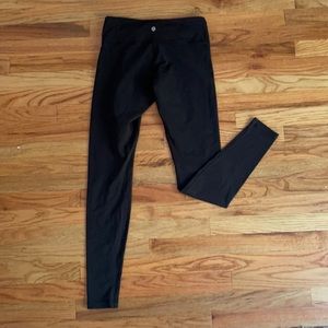 Lululemon standard waist legging in black size 8